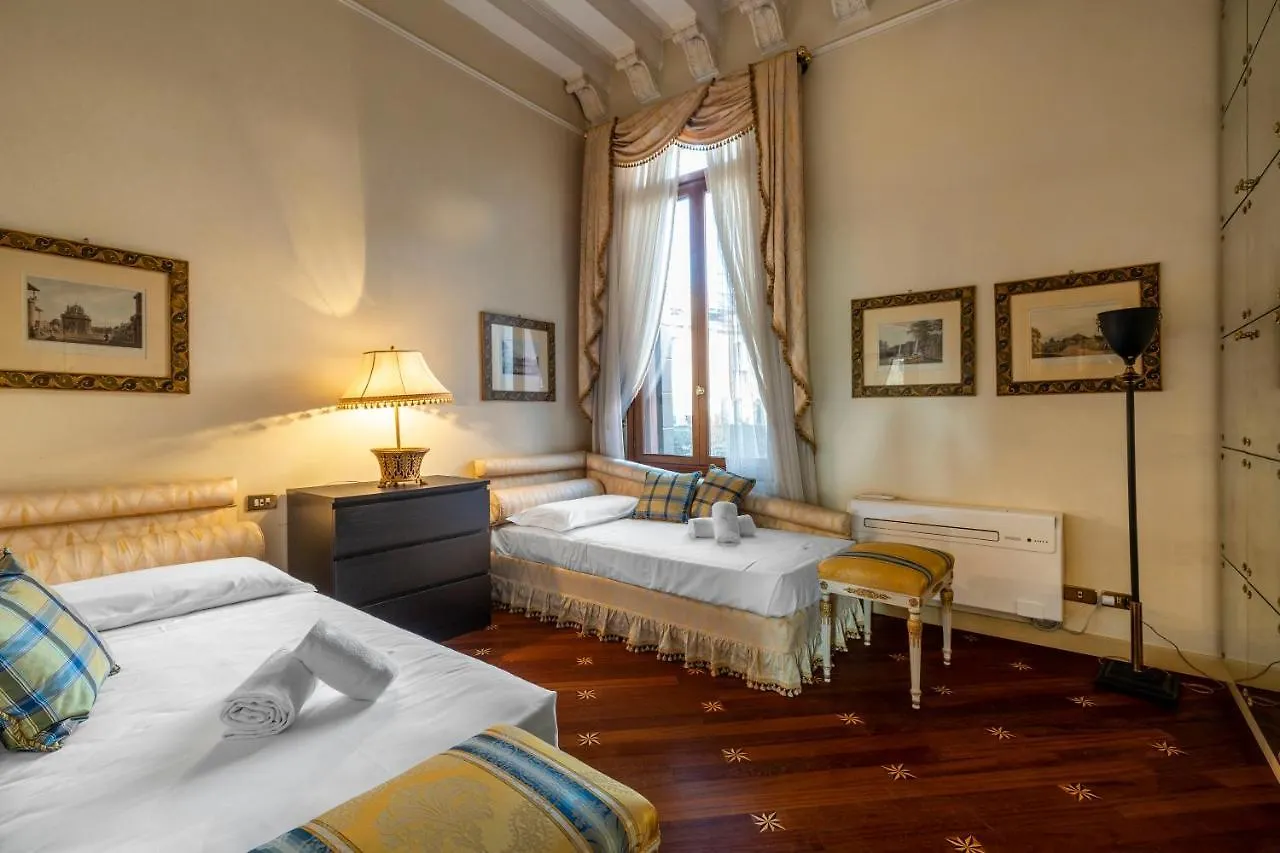 Ca' De Le Colonne - Luxury Grand Canal View ヴェネツィア