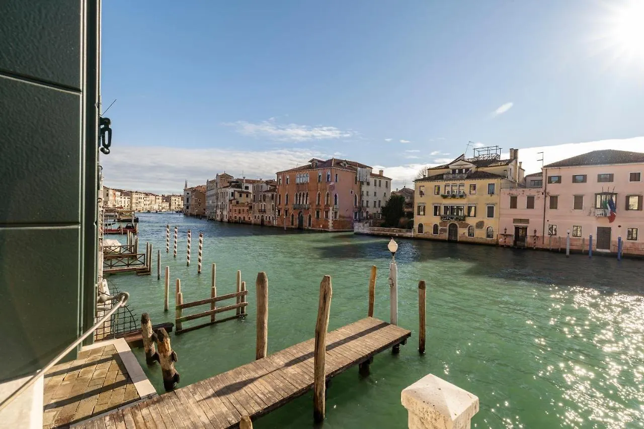 Ca' De Le Colonne - Luxury Grand Canal View Venice Apartment