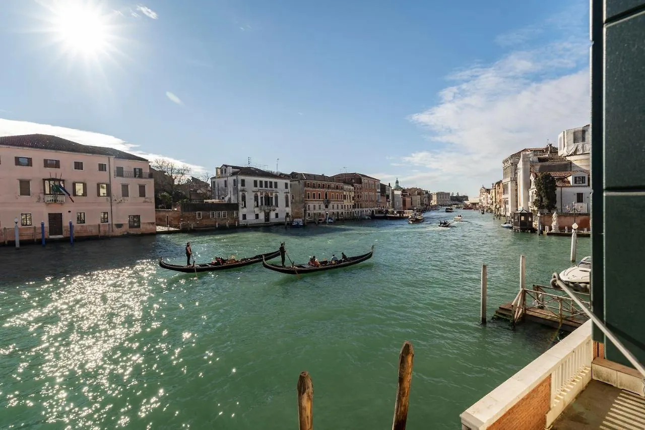 Ca' De Le Colonne - Luxury Grand Canal View Venice Apartment